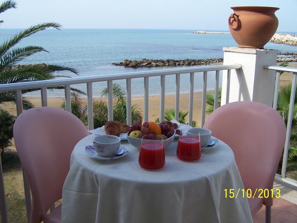 Hotel Sul Mare Al Gabbiano Scoglitti Exteriör bild
