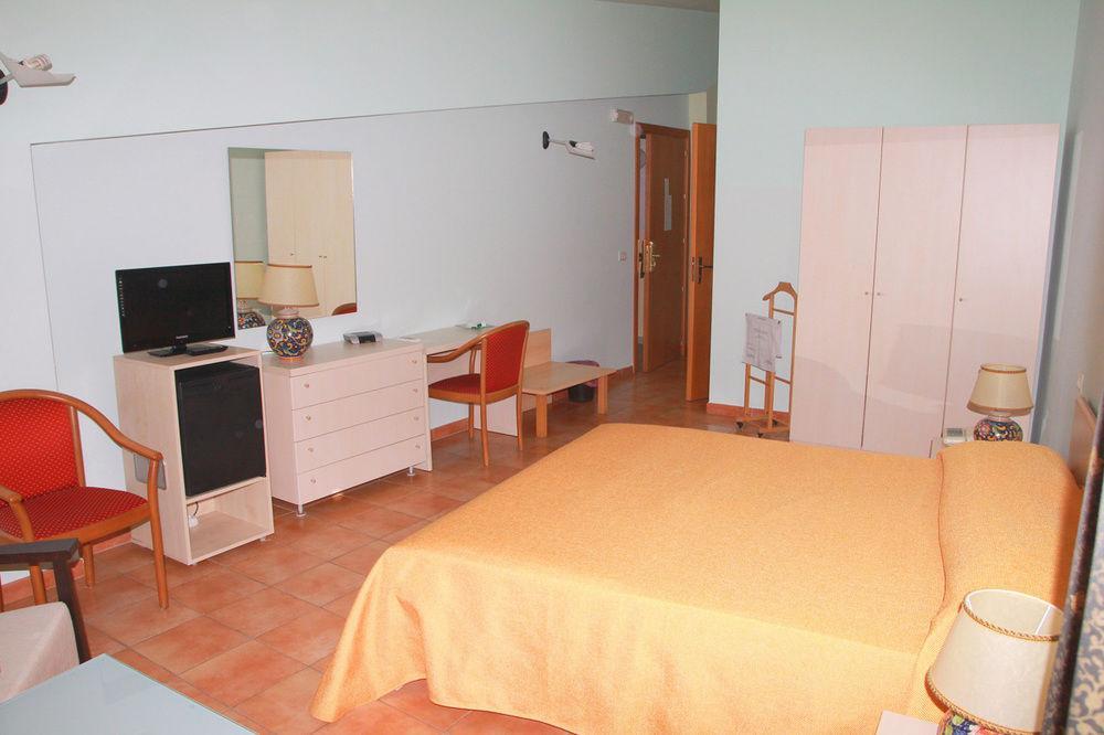 Hotel Sul Mare Al Gabbiano Scoglitti Exteriör bild