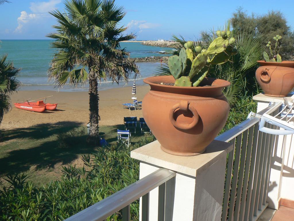 Hotel Sul Mare Al Gabbiano Scoglitti Exteriör bild