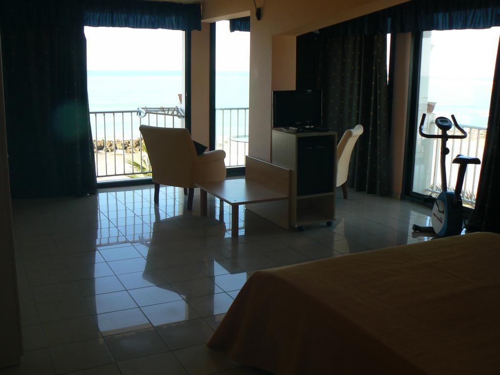 Hotel Sul Mare Al Gabbiano Scoglitti Exteriör bild