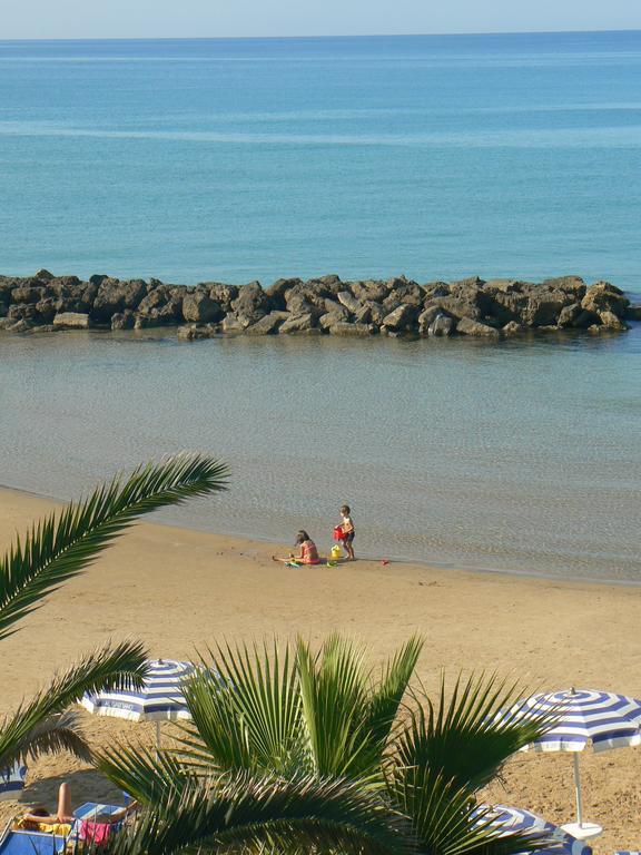 Hotel Sul Mare Al Gabbiano Scoglitti Exteriör bild