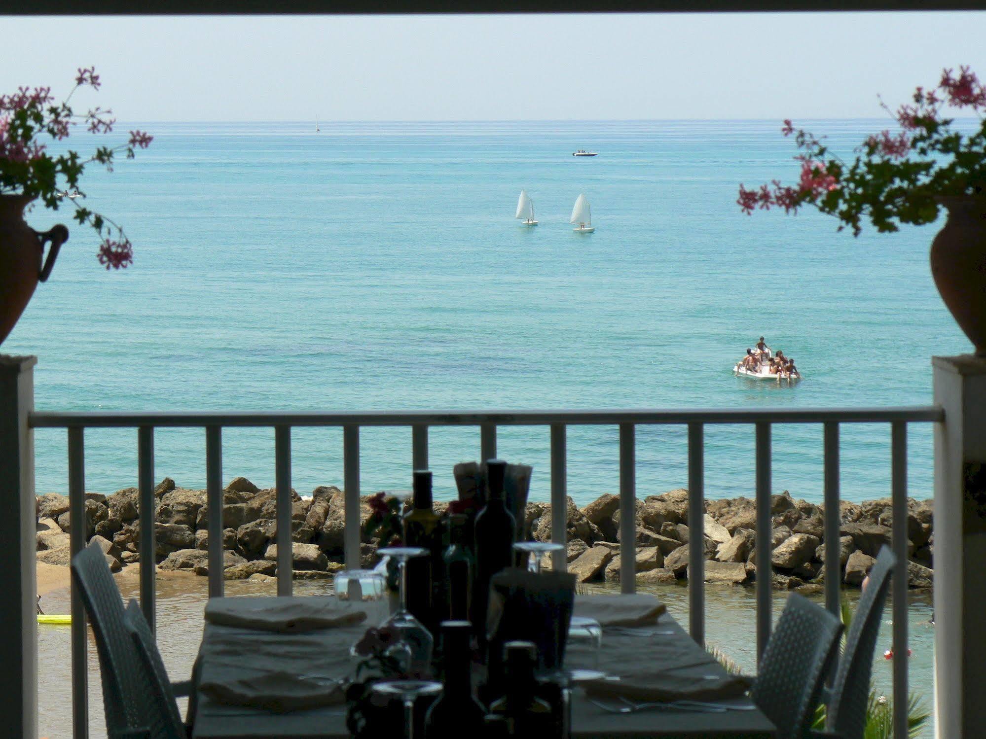 Hotel Sul Mare Al Gabbiano Scoglitti Exteriör bild
